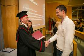 Dr. Klemen Naveršnik je prejel dekanovo nagrado Fakultete za farmacijo.