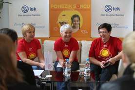 Od leve: Darja Groznik, predsednica ZPMS, Mojca Pavlin iz Leka, člana skupine Sandoz in Breda Krašna, generala sekretarka ZPMS