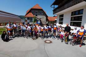 The children joined Marko Baloh and the Lek team of cyclists at the finish of Lek cycling marathon For Better Breathing