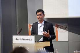 Udeležence Regijskega BioCampa je nagovoril tudi Subodh Deshmukh, vodja Globalnega razvoja v Sandozu