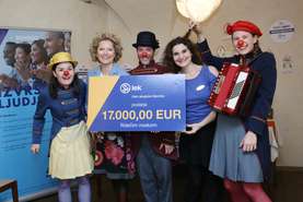 Katarina Klemenc, Head of Corporate Communications presented the Red noses with the check for the performance Caravan Orchester