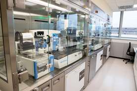Fully automated analytical laboratory